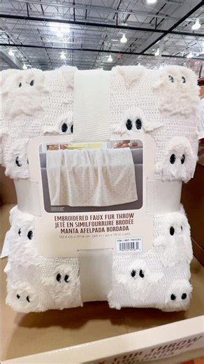 Costco Just Dropped the Cutest Halloween Blankets! 👻🎃🐈‍⬛ #costco #halloweendecor