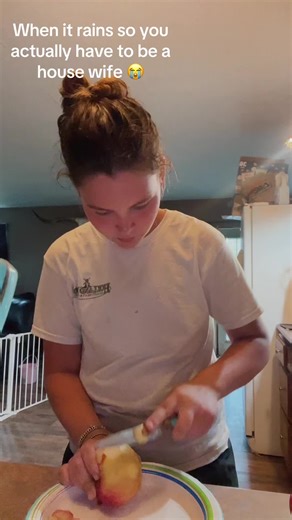 I prefer sunny weather, working horses and take out 😭😂 #foryoupage #viralvideo #fyp #creator #roadto5k #creatorsearchinsights #barrelracer #barrelhorses #livelaughlove #housewife