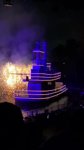 Fantasmic is back and it’s better then ever!! #fantasmic #fantasmicshow #fantasmicreturn #reopening #castpreview #disneycastmember #disney #disneyworld #disneypark #disneyparks #hollywoodstudios #fantasmicdisneyworld #fantasmic2022
