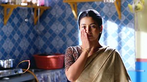 Tulika plotted a plan and Manya become a victim of that plan. How will Nima along with her daughters stand strong and help her to face this situation? To know what happens next tune in to #NimaDenzongpa Mon-Fri 8 pm.⁣ ⁣ #Nima #Surabhidas #NimaDenzongpa #HarDinMereJaisa #colorsUK #uk Southall Travel | COLORS TV