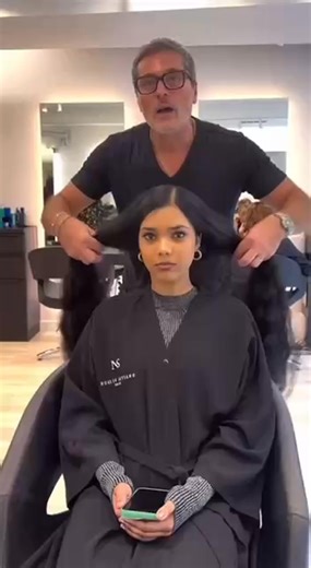 https://www.moment24.online/?p=4182 You won’t believe this! 😱 A woman with unbelievably long hair came in for a simple cut… but what the stylist did next left EVERYONE stunned. The talent is on a whole different level, and the final look will blow your mind. Don’t miss it — full video in the comments! | Diamond Taper