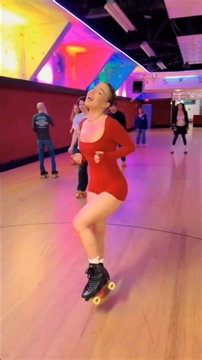 Love.... 🤍🤍🤍 #skate #rollergirl #sabrina
