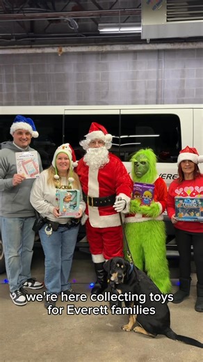 HAPPENING NOW: Even the Grinch couldn’t resist teaming up with Santa for the Everett MA Police’s Toy Drive! If you are able, come to the Everett Police Station (45 Elm Street) to donate new and unwrapped toys that will go to Everett families this holiday season. We’ll be here until 2 PM! | City of Everett