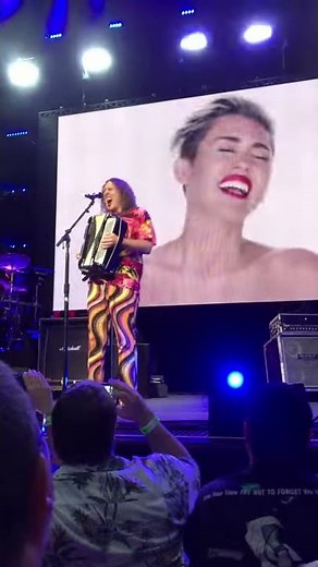 Weird Al Yankovic Live 6/30/15 Kansas City - Polka Medley