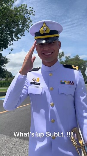 การประดับยศเรือตรีในกองทัพเรือไทย