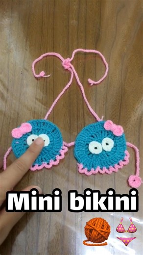 Making a mini bikini👙🧶