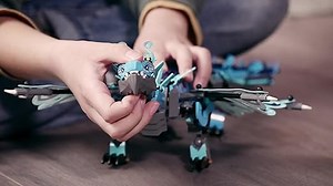 LEGO 71754 NINJAGO Wasserdrache Drachen Spielzeug für Kinder ab 9 Jahre, Set mit 5 Ninja Mini Figuren