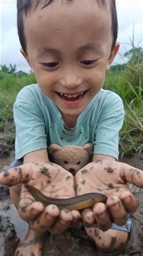 She Finally Caught the Slippery Eel! #eel #fishing #countrylife