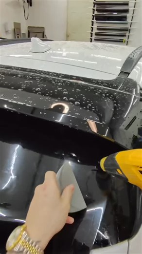 CEO Smith on Instagram: "Shrinking the Rear Windshield on a Hyundai Kona 😮‍🔥 So Clean Heat control on point while shrinking the rear windshield on this Hyundai Kona. Smooth lines, zero fingers, and a perfect prep for install—this is the satisfying part 😌🔥 #WindowTint #HyundaiKona #TintTok #RearWindshield #Satisfying"