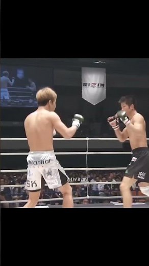 朝倉未来がRIZINデビュー戦で鮮やかな左ハイキックを炸裂させ、わずか1R 3分45秒で伝説の日沖発をKO撃破した。