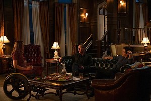 Barbara Gordon confronta a Bruce Wayne por la muerte de su padre en un nuevo clip de la tercera temporada Titans - La Tercera