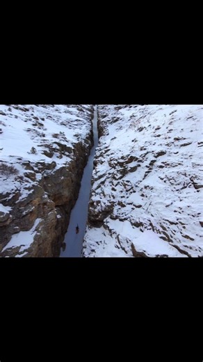 "Take a Walk on the Wild Side." Terminal Cancer Couloir, Ruby Mountains, NV. Friday 🏄‍♂️ @miles_clark 🎿 @scottsportsusa @scottfreeski 🧤 @lekiusa 🧥 @elevenate 🔗 @atkbindings 🦶 @intuitionsports 🦵 @live.momentous 🥾 @lange_boots Quote by Lou Reed | SnowBrains