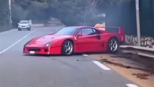 Unfall mit Millionen-Karre: Ferrari von Formel-1-Star knallt gegen Leitplanke