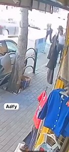 لحظه اشتباك احد رجال الشرطه الشجاع مع اللصوص الأوغاد يوم أمس في باب الزاويه | الأستاذ محمد أبو صبيح