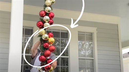 The genius new way homeowners are decorating their doors and porches for Christmas!
