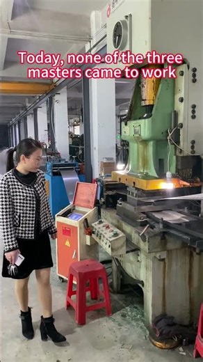 Robotic Arms at Work in Cutlery Manufacturing#tableware #factory