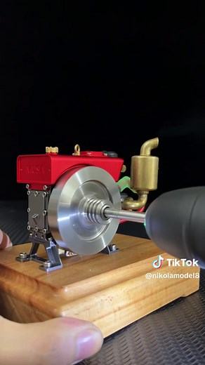 Miniature V8 Engine Model - Nikolamodel8