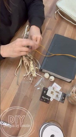 How to make a tassel bookmark #easycraft #howto #tassels #bookmark ark