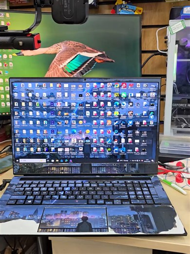 Don’t Throw Away Your Old Laptop 😱 Turn It Into Wall Art Using Just the Screen! #OldLaptop #DIYDecor #TechArt #Upcycle #CreativeIdeas #WallArt#thepcphone