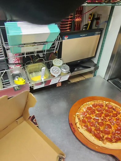 Inside a Day at Pizza Hut: Employee Experience