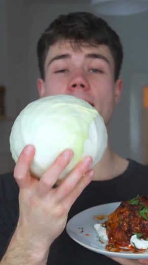 Buttery fall apart cabbage 🔥🤤 ⠀ Cabbage is a fantastic winter vegetable that can easily become the star on your table! Don’t believe me? Try this recipe 😉 ⠀ RECIPE 👉🏼 (6-8 portions) 🌟INGREDIENTS 🌟:- ◽ 1 medium-small head cabbage ◽salt ◽ oil to fry ⠀ ◽ 80 g vegan butter (or olive oil) ◽ 4 tbsp tomato paste ◽ 4 garlic cloves ◽ 1 tsp ground coriander ◽ 1/2 tsp oregano ◽ 1 tsp red pepper flakes ◽1.5 cups water ⠀ ✅To serve: ◽ rice ◽ vegan labneh ◽ fresh parsley or cilantro METHOD ✨:- ❶ Preheat