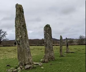 Kilmartin Glen in Mid Argyll, Scotland, has been named the 4th best place to visit IN THE WORLD by The New York Times! 🤯 Find out what makes Kilmartin special with our deep dive into the area’s history, landscapes and objects by historian and digital media content producer David C. Weinczok 🗺️ blog.nms.ac.uk/2022/10/27/objects-in-place-kilmartin-glen-argyll/ It’s got: 🏰 Castles ⚔️ Medieval warriors’ graves 🎨 5,000 year-old rock art 🏞️ Vital coastal, river, and bog ecosystems 👣 A footprint 