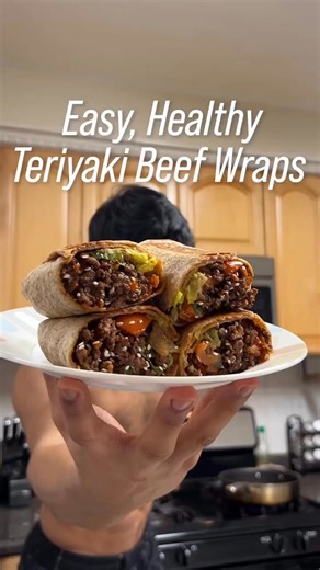Teriyaki Beef Wraps that are calorie friendly, juicy, delicious, perfect for meal prep, protein-packed, AND done in 20 minutes.👇🏼 - Beef Mix: • 1 tsp olive oil (or sesame oil) • 1 tsp minced ginger • 1 tbsp minced garlic • 1/2 chopped onion • 1/2 chopped red bell pepper • 1 sliced carrot (optional) • 1 cup extra lean ground beef (OR you can use any ground meat of choice) • season with salt, pepper, garlic powder, onion powder, paprika and chili powder • 1 tbsp honey (or sweetener) • 1 tbsp lig