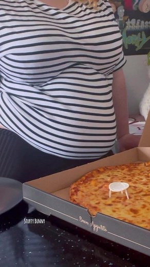 Smallest Vs BIGGEST Pizza Challenge
