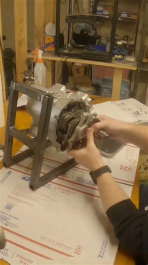 Transmission install on 1990 Yamaha TZ250 (3TC) - check out the full lengh video.