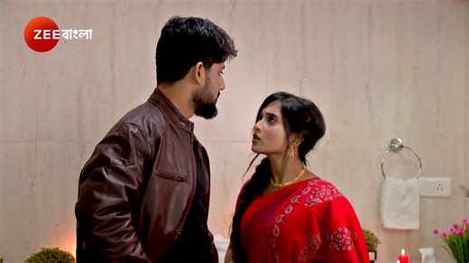 হানিমুনে গিয়ে স্নানঘরে কি কান্ড ঘটালো মিঠাই? #HoneymooneGiyeSnanghoreKiKandoGhotaloMithai #Mithai #ZeeOnTheGo https://zee5.onelink.me/RlQq/fbDownloadZEE5App "দেখুন #Mithai সোম - রবি @8.00pm শুধুমাত্র #ZeeBangla আর #Zee5 অ্যাপে যে কোন সময়, যে কোন জায়গায়।" | Zee Bangla