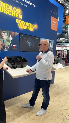 Truma stellt auf dem CARAVAN SALON die neue Heizlösung CombiNeo vor 👀 Mit dem Durchlauferhitzer-Prinzip kann nach 8 Minuten eine heiße Dusche genossen werden🚿😍 Für den schnellen Abwasch gibt’s nach nur 3 Minuten warmes Wasser. Die CombiNeo liefert im Elektrobetrieb eine Heizleistung von 3 kW. Dabei arbeitet sie besonders leise und völlig emissionsfrei. Im Hybridmodus kombiniert die CombiNeo Gas und Strom und erreicht eine Heizleistung von bis zu 7 kW 🔥 | Caravan Salon Düsseldorf