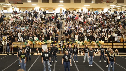Admin and teachers "Thrill" the students at the Spirit Week pep rally | Sandie Connection