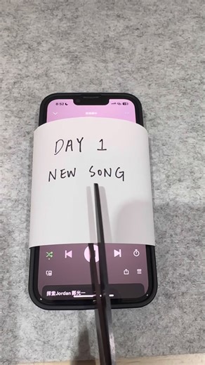 Jordan 鄭光一 on Instagram: "Let’s celebrate my new song Day-1🎊 各位家人朋友 歡迎您參與此次新歌發表剪彩儀式✂️ #newsong #新歌 #錯過劇本 #鄭光一 #Jordan"