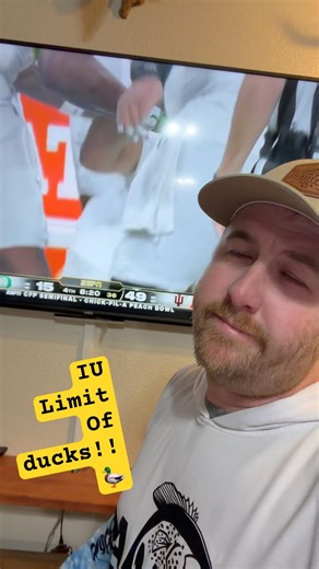 IU with a QUICK limit of DUCKS!! 😂🤘🏻