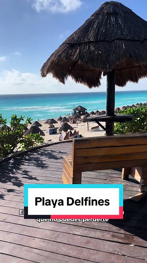 Playa Delfines: la playa que no puedes perderte en Cancún, con miradores, las letras y un azul turquesa que cautiva. #PlayaDelfines #Cancun #CancunMexico #Playa #Beach #Viajes #Travel
