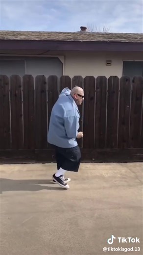 11K views · 150 reactions | BUENOS DIAS PRIMER DIA DE MAYO Y HAY QUE BAILAR LA CU CU CUMBIA | Los Grandes De La Música Grupera Y Tropical. | Facebook