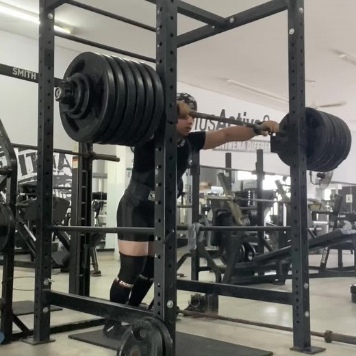 272.5 kg cat -83 jr 22 años