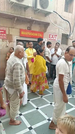 Morning Program (Guru Pooja) In ISKCON VRINDAVAN ❣️🙏😊 #gurupooja #harekrishna #vrindavan