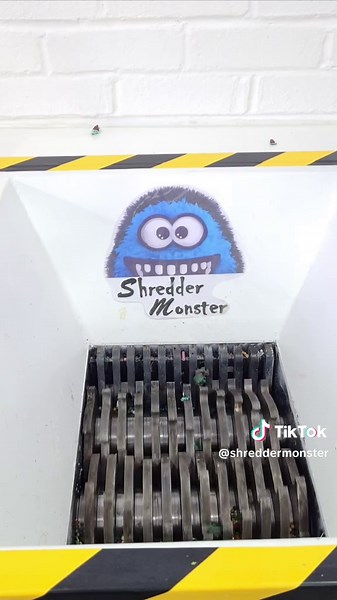 Satisfying shredder machine videos with relaxing ASMR sounds #satisfying #shredder #asmr #oddlysatisfying #toys