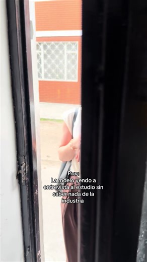 Jajajaja siempre vienen con ideas erróneas! Quieres hacer parte de B1? Escríbenos 🫶🏻 #parati #modelos #humor #comedia #trabajosihay