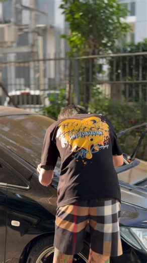 ไมค์ ชินณพัฒน์ on Instagram: "Ailorlab Design 💛"