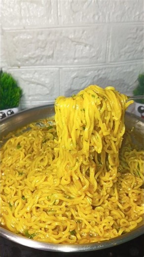 Chilli Garlic Maggi😋|Spicy Street Style Maggi Recipe #shorts #maggi #monsoon #ytshorts #viral
