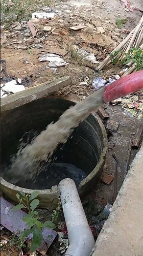 Disposing septic waste in a Dry Well | Septic seepage pits | Soak pit #septictank #soakpit #sewage