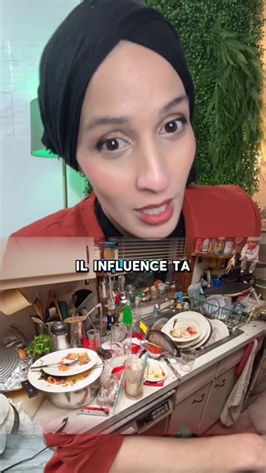 Tu savais que ton bazar influence ta capacité à jeûner ? Ton cerveau consomme 20% de ton énergie. Chaque objet visible, il le traite. Chaque encombrement, c’est une micro-fatigue. La Psychologie de l’Habitat t’explique pourquoi ton environnement visuel impacte directement ton cortisol, ton appétit et ta maîtrise de toi. Dans cette vidéo : → Pourquoi un plan de travail encombré te fait penser à la nourriture en boucle → Ce que les neurosciences disent sur l’espace épuré et le stress → L’impact de