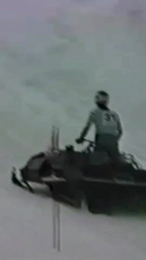 Alpine 🤷‍♂️ ♻️@rltphotos #motoneige #sledguys #gosnowmobiling #powderday #snowmobiling #sledlife #snowmobile #winter #braap