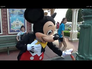 Mickey Mouse goes back from greeting (Tokyo Disneyland)