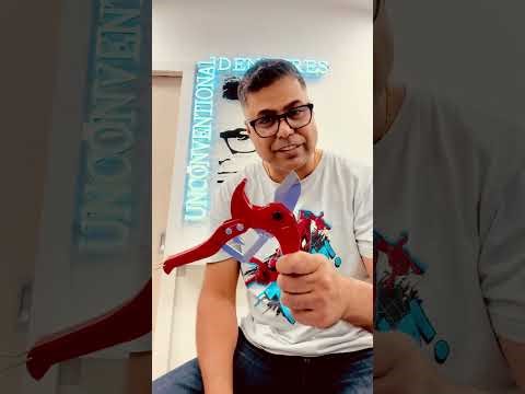 How to open and operate a conduit cutter .