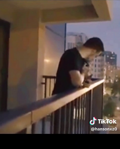 Liam Payne's Emotional Performance of Little Things