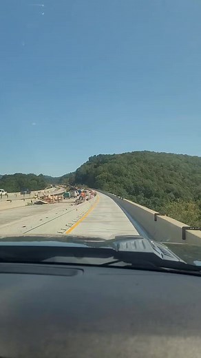 Towing a trailer isn’t always smooth sailing—especially when you run into unexpected challenges like construction zones and narrow bridges. These situations can feel overwhelming, but with the right approach, you can handle them safely and confidently. Here are some tips to keep in mind: 1️⃣ Don’t rush. Slow and steady keeps you in control. 2️⃣ Rely on your mirrors. They’re your best tool for seeing how much space you have on each side. 3️⃣ Avoid sudden moves. Smooth steering and braking help ke