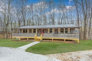 Y’all this amazing modular home/cabin is beautiful and even has a basement!! Hey friends, this is Chance and we have a one of a kind modular home video tour video for you. Be sure to SHARE, FOLLOW US, and like this video if you enjoy please! This cabin prefab house is filled with all types of beautiful wood and offers so much! The manufacturer for this modular house is in partners with Hilltop Structures where I toured the home. The model for this home is the “Rocky Mountain III.” This home has 